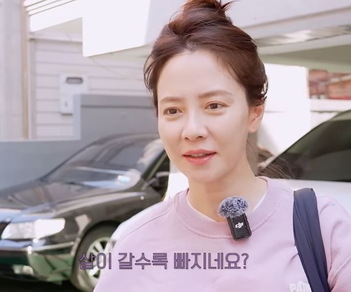 [서울=뉴시스] 배우 송지효가 날씬해진 모습으로 화제가 됐다. (사진=유튜브 '송지효' 캡처) *재판매 및 DB 금지