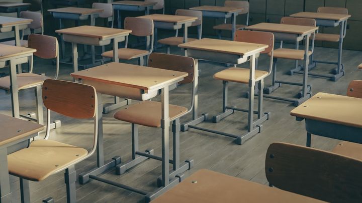 [서울=뉴시스] 급격한 저출생에 따른 학령인구 감소로 일본은 일부 학교 통폐합 위기에 직면했다. (사진 출처=유토이미)