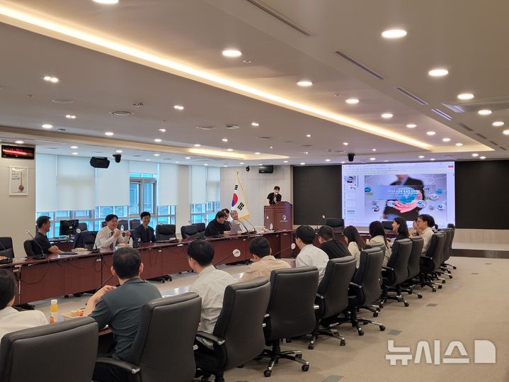 [서울=뉴시스] 과기정통부가 정부세종청사에서 지난 10주간 진행한 AI 교육의 성과를 공유하는 'AI 역량 강화 교육 성과발표회'를 개최했다. (사진=과기정통부 제공)