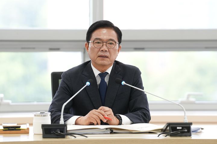 [천안=뉴시스] 김석필 충남 천안시장 권한대행이 1일 오전 확대간부회의를 주재하고 있다. (사진=천안시 제공) 2026.06.01 photo@newsis.com *재판매 및 DB 금지