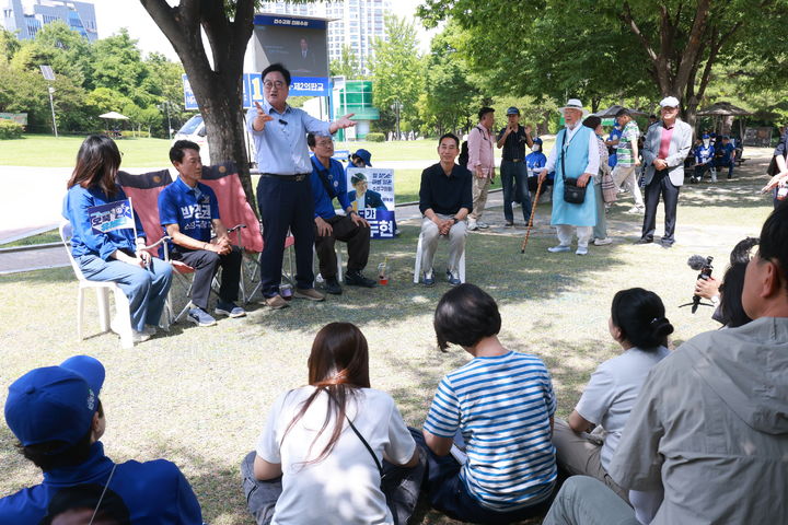 [대구=뉴시스] 6·3 지방선거를 앞두고 더불어민주당 박정권 대구 수성구청장 후보 지원 유세가 수성못 일대에서 열렸다. (사진 = 더불어민주당 박정권 대구 수성구청장 후보 제공) 2026.06.01. photo@newsis.com *재판매 및 DB 금지