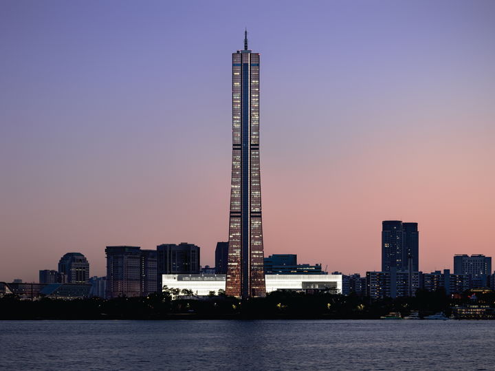 [서울=뉴시스] 복합문화공간으로 새롭게 단장한 ‘63빌딩’ 전경. (사진=한화생명 제공) 2026.06.01. photo@newsis.com *재판매 및 DB 금지