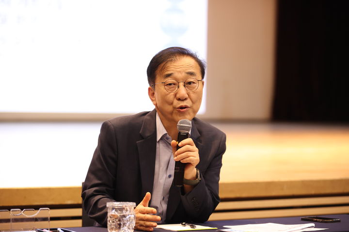 [서울=뉴시스] 제2차 타운홀 미팅에서 김윤덕 국토부 장관이 발언하고 있다. (제공=국토부) 2026.06.01. photo@newsis.com *재판매 및 DB 금지
