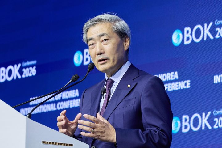 [서울=뉴시스] 신현송 한국은행 총재가 1일 오전 서울 중구 한국은행에서 열린 2026 BOK 국제컨퍼런스에서 개회사를 하고 있다. (사진=한국은행 제공) 2026.06.01. photo@newsis.com *재판매 및 DB 금지