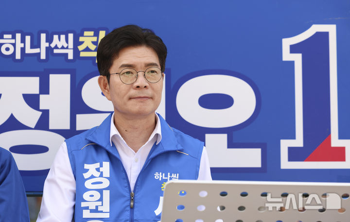 [서울=뉴시스] 김근수 기자 = 정원오 더불어민주당 서울시장 후보가 1일 오전 서울 구로디지털단지에서 진행된 선거 유세에 참석해 있다. 2026.06.01. ks@newsis.com