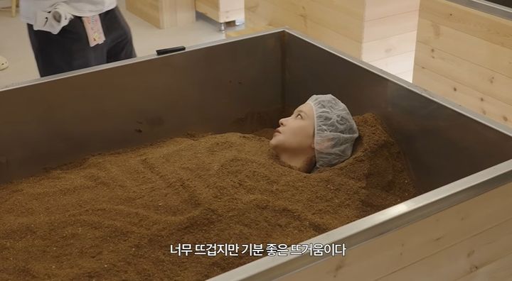 [서울=뉴시스] 배우 오연서가 여름을 앞두고 자신만의 특별한 몸매 관리 비결을 공개했다. (사진=오연서 오햇님 유튜브 캡처) *재판매 및 DB 금지