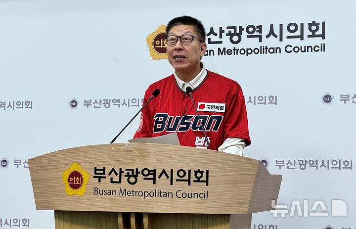 [부산=뉴시스]원동화 기자 = 박형준 국민의힘 부산시장 후보가 2일 부산시의회 브리핑룸에서 기자회견을 열고 보수 결집과 투표 참여를 호소했다. 2026.06.02. dhwon@newsis.com