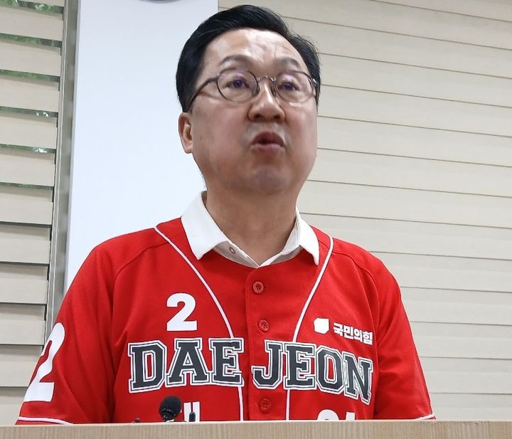 [대전=뉴시스] 조명휘 기자 = 이장우 국민의힘 대전시장 후보가 2일 오전 대전시의회 기자실에서 회견을 하며 지지를 호소하고 있다. 2026.06.02. joemedia@newsis.com *재판매 및 DB 금지