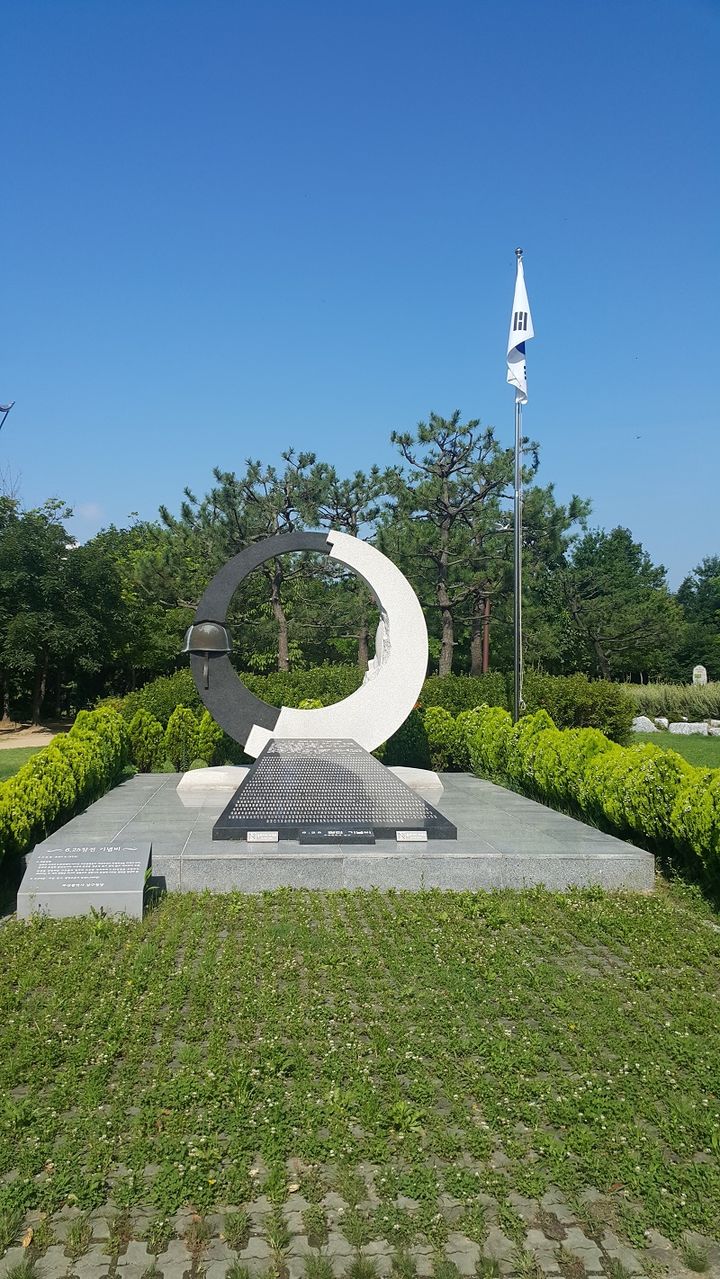[부산=뉴시스] 부산지방보훈청은 6월의 현충시설로 남구 대연동 유엔조각공원에 위치한 '6·25참전기념비'를 선정했다고 2일 밝혔다. (사진=부산보훈청 제공) 2026.06.02. photo@newsis.com *재판매 및 DB 금지