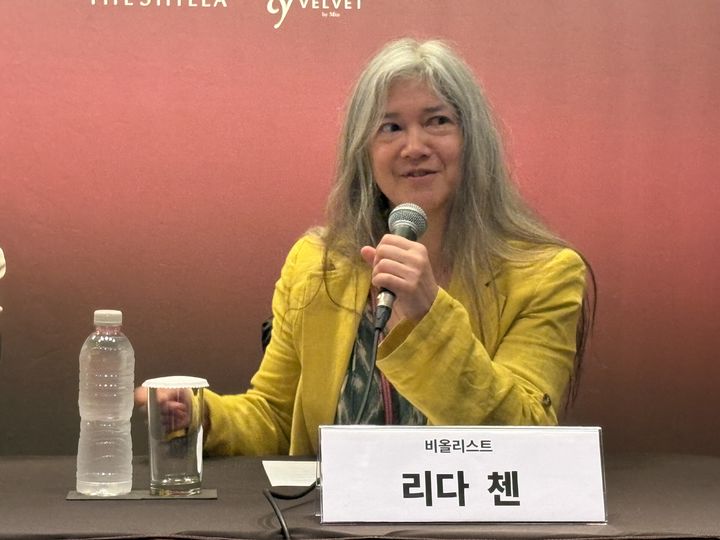 [서울=뉴시스] 한이재 기자 = 2일 서울 중구 한 호텔에서 열린 '2026 클래시컬 브릿지 국제 음악 페스티벌 기자간담회'에서 비올리스트 리다 첸이 말하고 있다. 2026.06.02. nowone@newsis.com *재판매 및 DB 금지