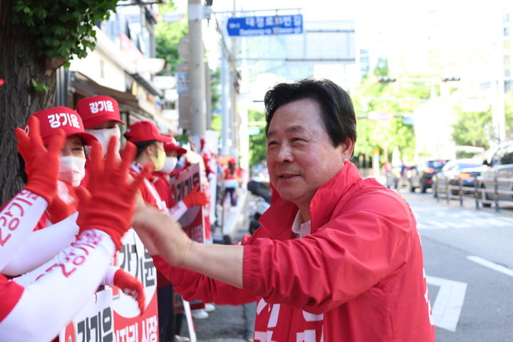 [창원=뉴시스] 강경국 기자 = 국민의힘 강기윤 경남 창원시장 후보. (사진=강기윤 선대위 제공). 2026.06.02. photo@newsis.com *재판매 및 DB 금지