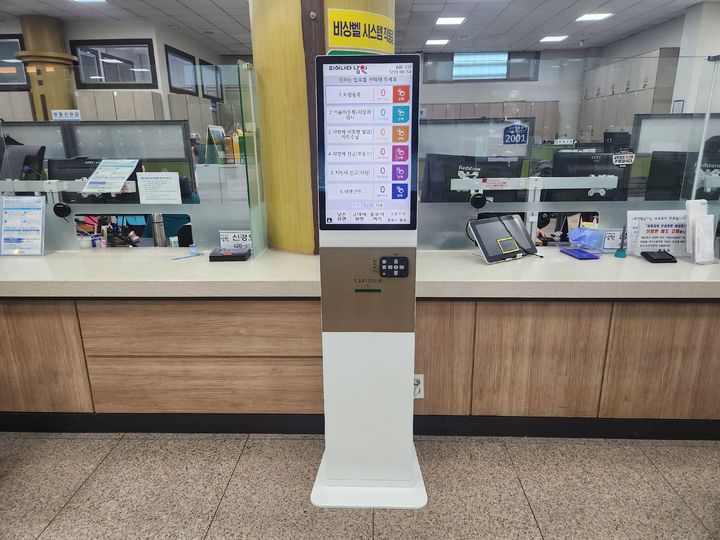 [남원=뉴시스] 남원시청 민원실에 설치된 배리어프리 순번대기시스템. *재판매 및 DB 금지