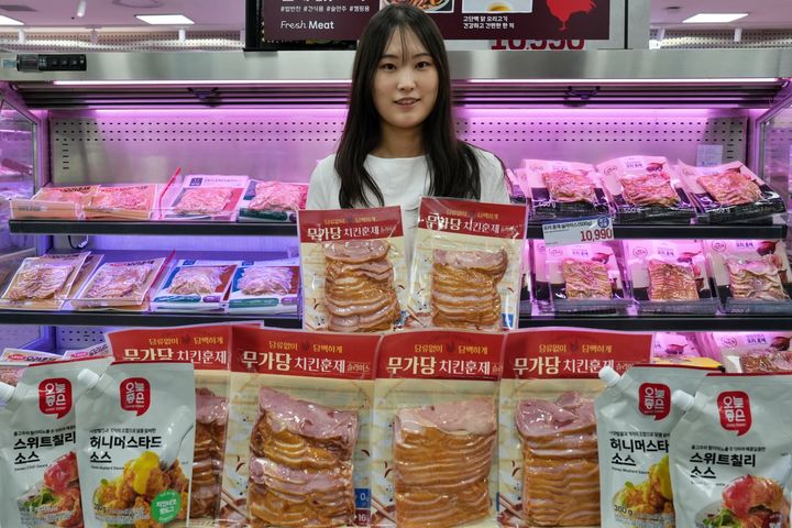 [서울=뉴시스] 롯데마트 무가당 치킨 훈제 슬라이스. (사진=롯데마트 제공) *재판매 및 DB 금지