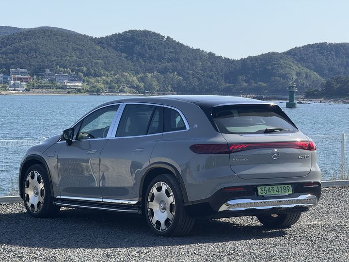 [서울=뉴시스] 김민성 기자 = '메르세데스-마이바흐 EQS 680 SUV' 후면 모습. kms@newsis.com. *재판매 및 DB 금지