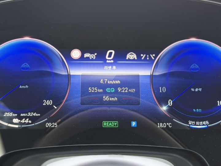 [서울=뉴시스] 김민성 기자 = '메르세데스-마이바흐 EQS 680 SUV'를 타고 서울~부산 편도 525㎞를 달린 후 전비 모습. kWh 당 4.7㎞ 수준의 연비를 보여준다. kms@newsis.com. *재판매 및 DB 금지