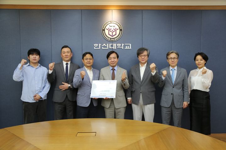 [오산=뉴시스] 장학금 전달식. (사진=한신대 제공) 2026.06.02. photo@newsis.com *재판매 및 DB 금지