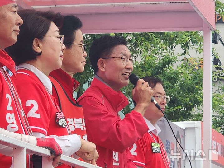[영천=뉴시스] 6·3영천시장 선거, 국민의힘 김병삼 후보 공설시장 유세 현장(사진=김병삼 후보 선거사무소 제공) 2026.6.2. photo@newsis.com