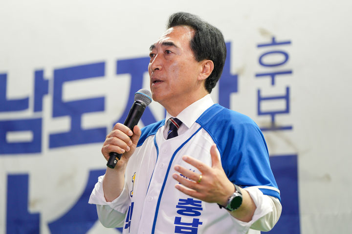 [천안=뉴시스] 박수현 더불어민주당 충남도지사 후보가 2일 오후 천안시 불당동 일원에서 진행된 마지막 유세에서 지지를 호소하고 있다. (사진=박수현 후보 캠프 제공) 2026.06.02 photo@newsis.com *재판매 및 DB 금지