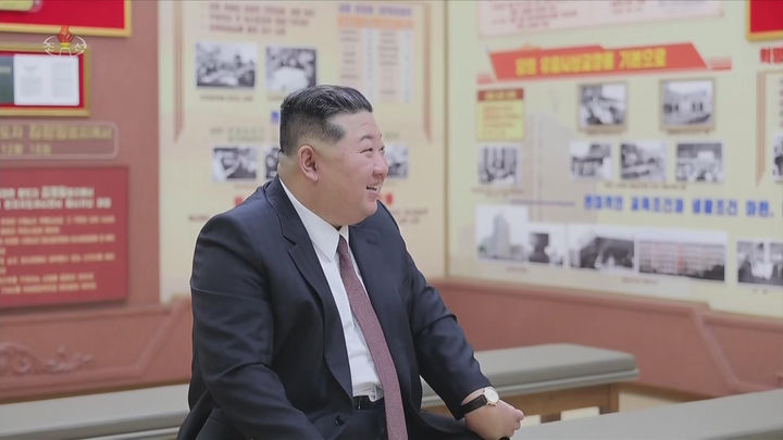 [서울=뉴시스] 북한 조선중앙TV는 김정은 국무위원장이 지난 1일 '조선노동당 중앙간부학교' 창립 80주년을 맞아 축하 방문해 연설했다고 2일 보도했다. (사진=조선중앙TV 캡처) 2026.06.04. photo@newsis.com *재판매 및 DB 금지
