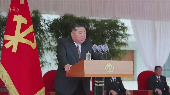 [서울=뉴시스] 북한 조선중앙TV는 김정은 국무위원장이 지난 1일 '조선노동당 중앙간부학교' 창립 80주년을 맞아 축하 방문해 연설했다고 2일 보도했다. (사진=조선중앙TV 캡처) 2026.06.02. photo@newsis.com *재판매 및 DB 금지