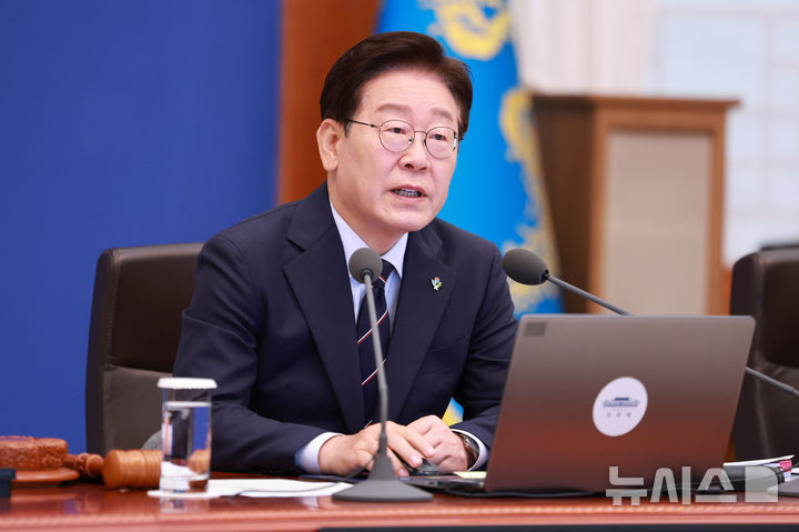 [서울=뉴시스] 고범준 기자 = 이재명 대통령이 2일 청와대에서 열린 제24회 국무회의 겸 제11차 비상경제점검회의에서 발언하고 있다. 2026.06.02. bjko@newsis.com