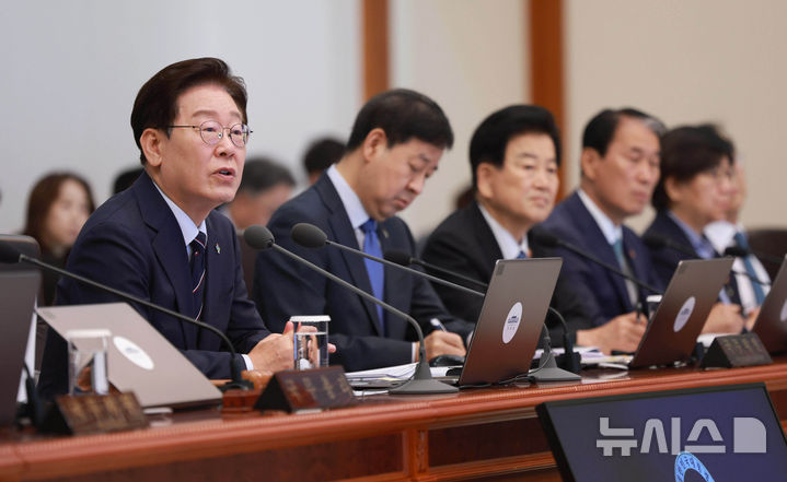 [서울=뉴시스] 고범준 기자 = 이재명 대통령이 2일 청와대에서 열린 제24회 국무회의 겸 제11차 비상경제점검회의에서 발언하고 있다. 2026.06.02. bjko@newsis.com