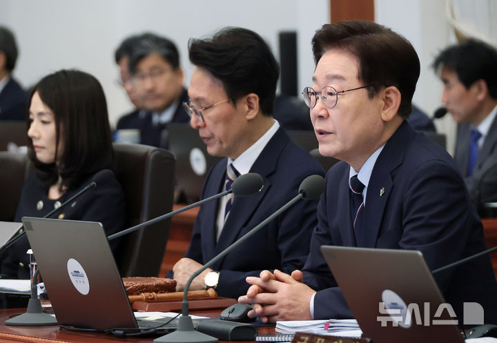 [서울=뉴시스] 고범준 기자 = 이재명 대통령이 2일 청와대에서 열린 제24회 국무회의 겸 제11차 비상경제점검회의에서 발언하고 있다. 2026.06.02. bjko@newsis.com