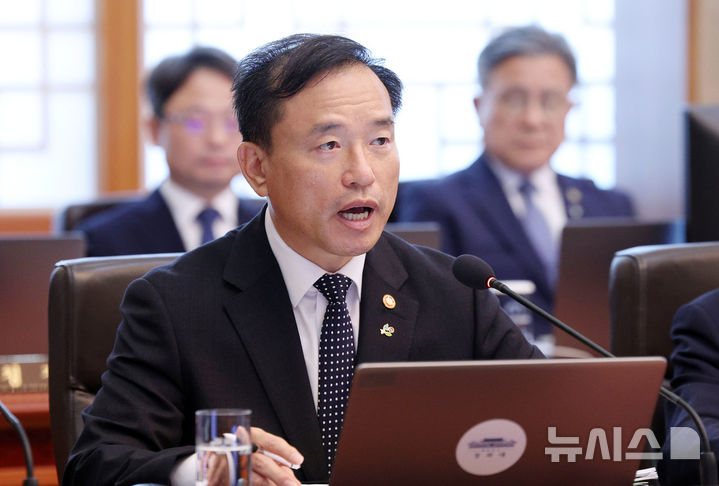 방미통위 출범 1년 성적표...낡은 규제 헐고 AI 시대 미디어 '새 판' 짠다 - 뉴스 썸네일 이미지
