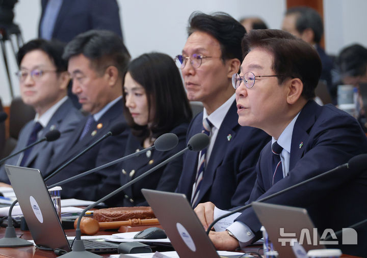 [서울=뉴시스] 고범준 기자 = 이재명 대통령이 2일 청와대에서 열린 제24회 국무회의 겸 제11차 비상경제점검회의에서 발언하고 있다. 2026.06.02. bjko@newsis.com