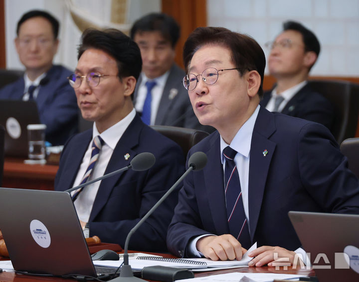 [서울=뉴시스] 고범준 기자 = 이재명 대통령이 2일 청와대에서 열린 제24회 국무회의 겸 제11차 비상경제점검회의에서 발언하고 있다. 2026.06.02. bjko@newsis.com