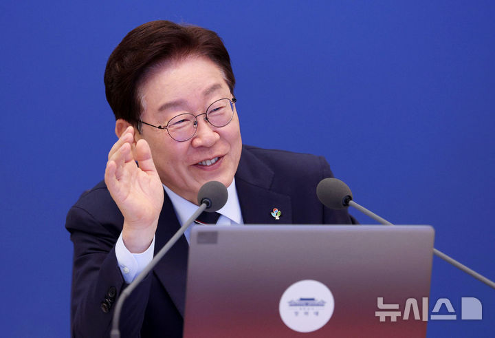 [서울=뉴시스] 고범준 기자 = 이재명 대통령이 2일 청와대에서 열린 제24회 국무회의 겸 제11차 비상경제점검회의에서 발언하고 있다. 2026.06.02. bjko@newsis.com