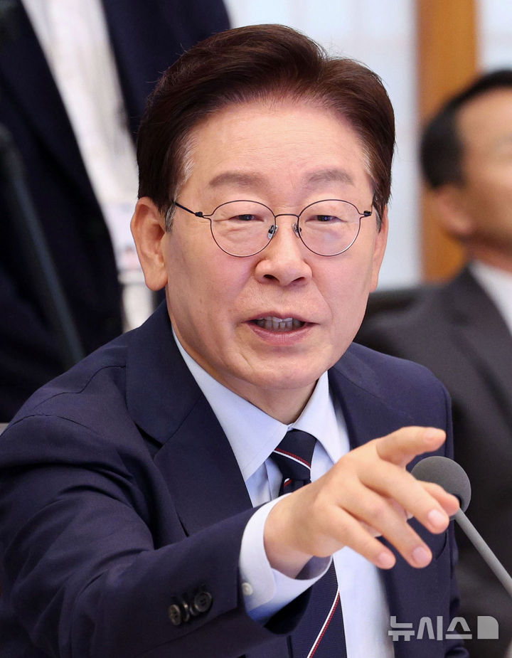 [서울=뉴시스] 고범준 기자 = 이재명 대통령이 2일 청와대에서 열린 제24회 국무회의 겸 제11차 비상경제점검회의에서 발언하고 있다. 2026.06.02. bjko@newsis.com