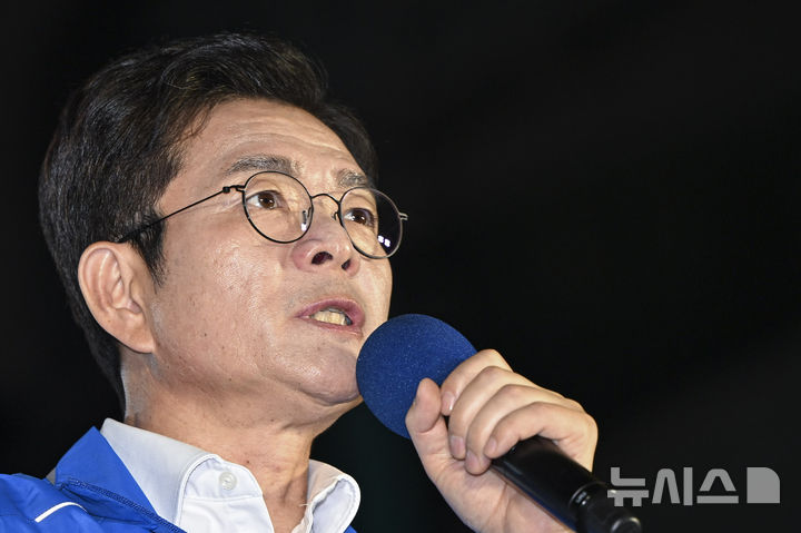 [서울=뉴시스] 김금보 기자 = 정원오 더불어민주당 서울시장 후보가 2일 오후 서울 중구 청계광장에서 열린 마지막 집중유세에서 지지를 호소하고 있다. (공동취재) 2026.06.02. photo@newsis.com