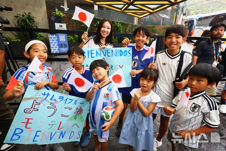 일본 축구 국가대표팀 선수들 현지 숙소 도착