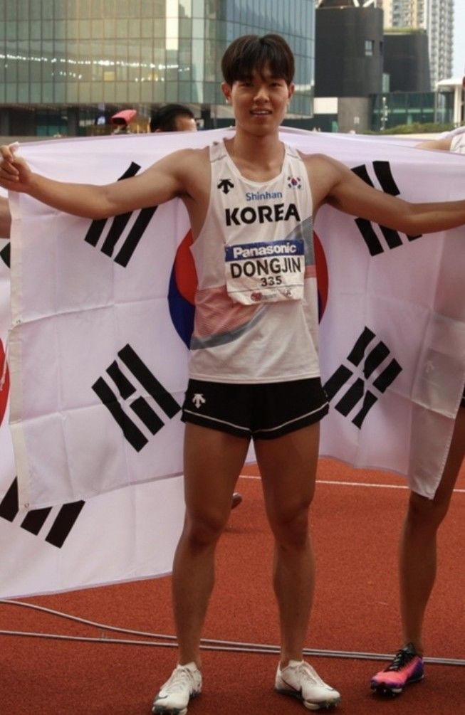 [구미=뉴시스] 김동진이 금메달을 딴 뒤 활짝 웃고 있다. (사진=구미시 제공) 2026.06.03. photo@newsis.com *재판매 및 DB 금지