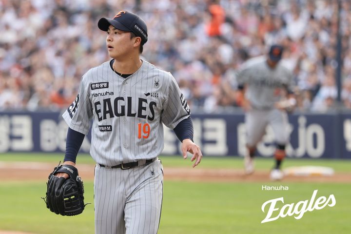 [서울=뉴시스] 프로야구 한화 이글스 왕옌청이 3일 서울 잠실구장에서 열린 2026 신한 쏠 KBO리그 두산 베어스전에 선발 등판해 이닝을 마친 뒤 마운드를 내려가고 있다. (사진=한화 이글스 제공) 2026.06.03. *재판매 및 DB 금지