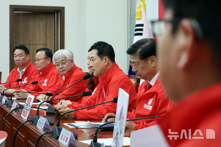 [서울=뉴시스] 고승민 기자 = 장동혁 국민의힘 상임선거대책위원장이 3일 서울 여의도 국회에서 열린 중앙선거대책위원회의에서 발언하고 있다. 2026.06.03. kkssmm99@newsis.com