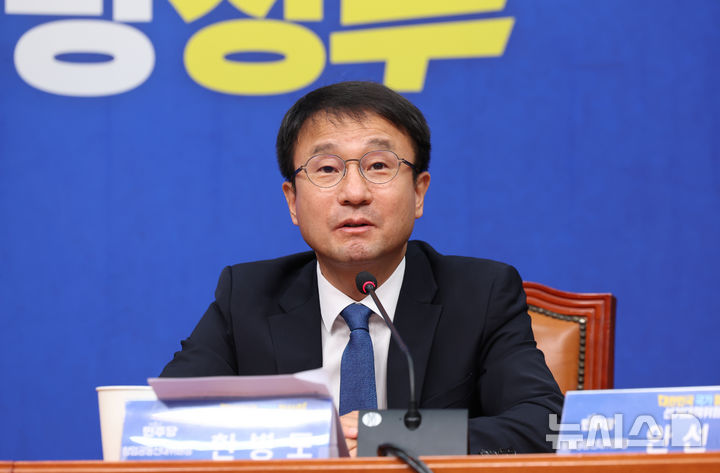 [서울=뉴시스] 김근수 기자 = 한병도 더불어민주당 상임공동선대위원장이 지난 3일 오전 서울 여의도 국회에서 열린 중앙선거대책위원회의에서 모두발언하고 있다. 2026.06.03. ks@newsis.com