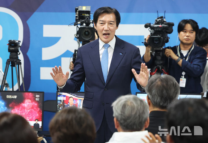 [평택=뉴시스] 김종택 기자 = 경기 평택을 국회의원 재선거에 출마한 조국혁신당 조국 후보가 3일 경기도 평택시 선거사무소에서 발언을 하고 있다. (공동취재) 2026.06.03. photo@newsis.com