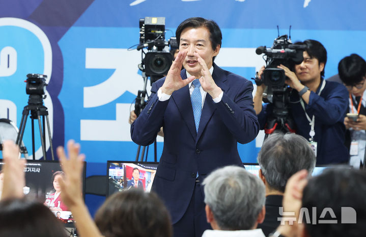 [평택=뉴시스] 김종택 기자 = 경기 평택을 국회의원 재선거에 출마한 조국혁신당 조국 후보가 3일 경기도 평택시 선거사무소에서 발언을 하고 있다. (공동취재) 2026.06.03. photo@newsis.com