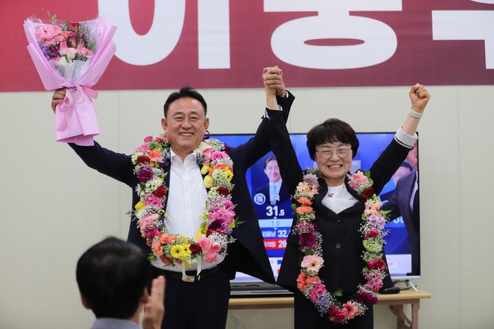 [여주=뉴시스] 재선에 성공한 국민의힘 이충우 후보(사진=이충우 후보 선거사무소 제공) 2026. 06. 04. photo@newsis.com *재판매 및 DB 금지