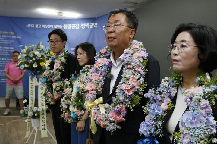 소감 밝히는 이상천 제천시장 당선인