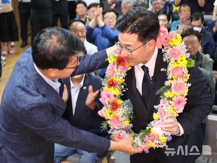 [진천=뉴시스] 김명식 더불어민주당 진천군수 당선인. (사진=공동취재단)