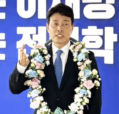 [대전=뉴시스] 조명휘 기자 = 더불어민주당 전문학 대전 서구청장 당선인이 당선이 확정된 뒤 각오를 말하고 있다. (사진= 전 후보 제공) 2026.06.04. photo@newsis.com *재판매 및 DB 금지