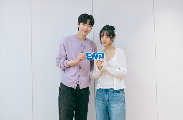 [서울=뉴시스] 왼쪽부터 배우 황인엽, 이혜리. (사진=KT스튜디오지니 제공) 2026.06.04. photo@newsis.com *재판매 및 DB 금지