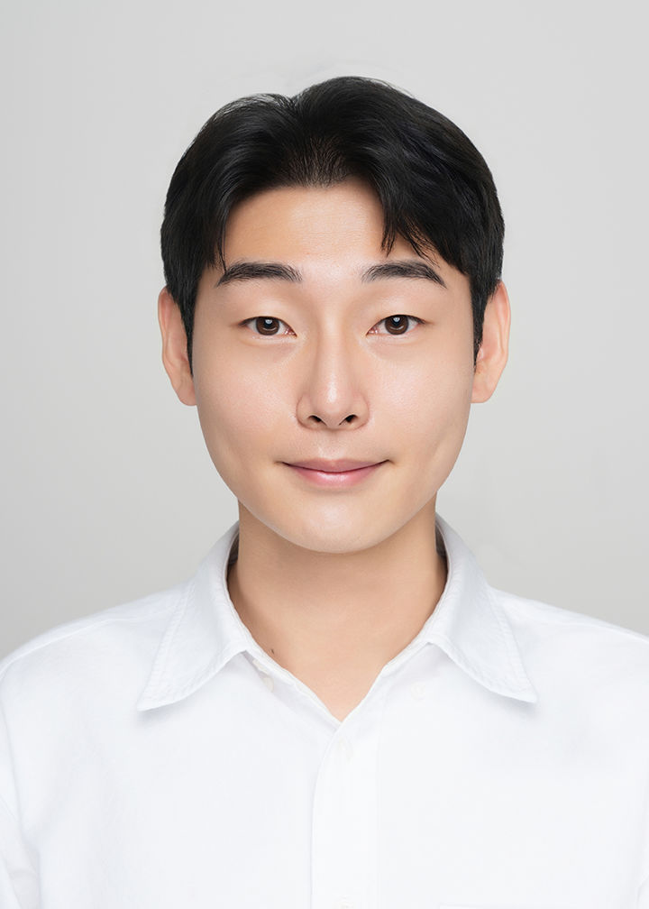 [세종=뉴시스] 5월 우수성과 직원으로 선정된 교육부 학생지원총괄과 김중범 주무관. (사진=교육부). *재판매 및 DB 금지