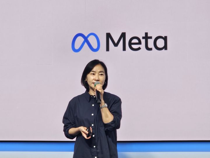 [서울=뉴시스] 박은비 기자 = 김진아 메타코리아 대표가 4일 서울 강남구 메타코리아 사무실에서 진행된 메타 AI 글래스 행사에서 메타의 AI 스마트 안경에 대해 설명하고 있다. 2026.06.04. silverline@newsis.com *재판매 및 DB 금지