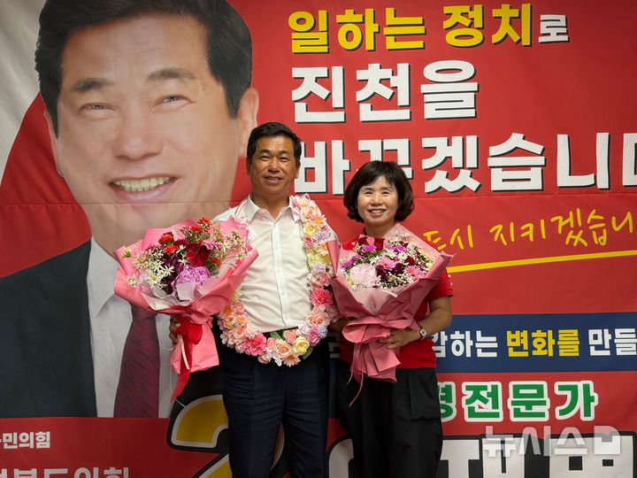 이재명, 충북 진천서 도의원 당선…'대통령 아니에요'