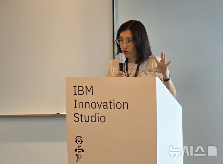 [서울=뉴시스]오동현 기자 = 이지은 한국IBM CTO가 4일 서울 여의도 한국IBM 사무실에서 기자들에게 엔터프라이즈 환경에 최적화된 IBM 밥을 소개했다. 2026. 06. 04. odong85@newsis.com