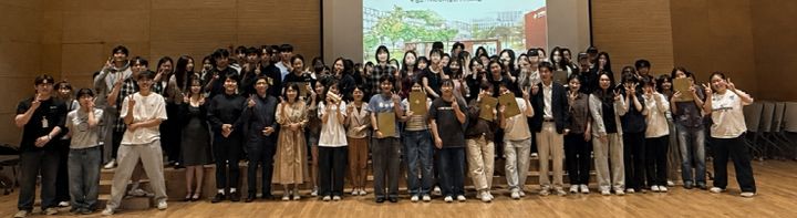 [대전=뉴시스] 대전대 HRC 비교과 프로그램 성과공유회 및 전시회 참가자들 기념촬영. (사진=대전대 제공) 2026.06.04. photo@newsis.com *재판매 및 DB 금지